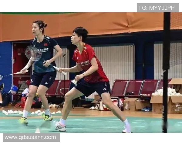 南京羽毛球队与上海羽毛球队赛后复盘团队协作的成功与不足分析