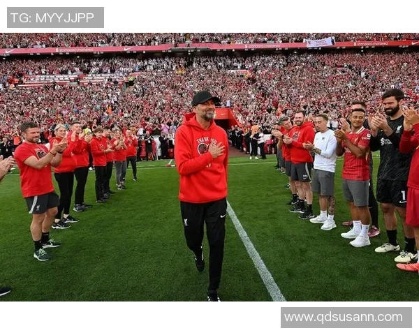 辉煌足坛那些曾捧起冠军奖杯的足球明星们的传奇故事